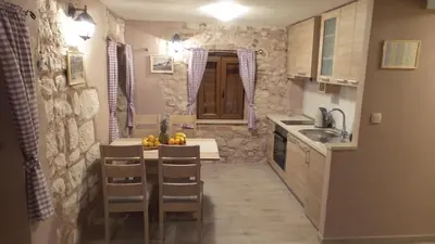 Kuhinja ili čajna kuhinja u objektu Apartments Dvor