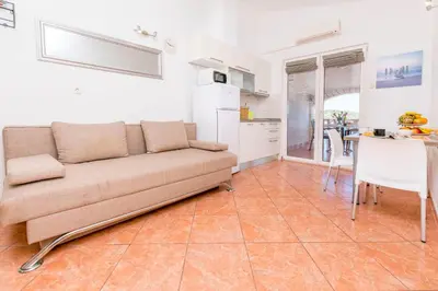 Kuhinja ili čajna kuhinja u objektu Apartments Marina