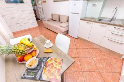 Kuhinja ili čajna kuhinja u objektu Apartments Marina