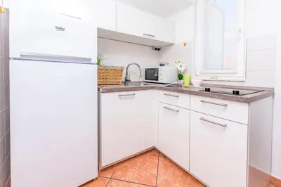 Kuhinja ili čajna kuhinja u objektu Apartments Marina