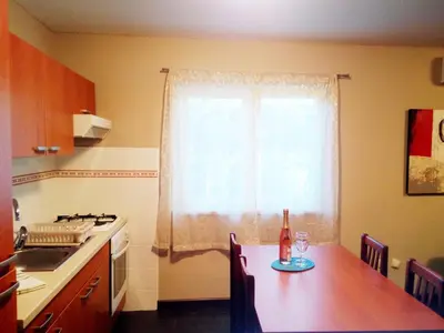 Kuhinja ili čajna kuhinja u objektu Holiday Home Turalija