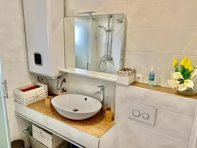 Kupaonica u objektu Grebastica beachfront apartment