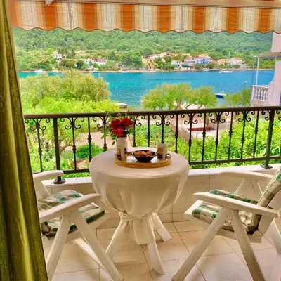Grebastica beachfront apartment