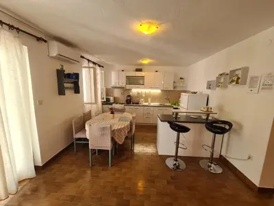 Kuhinja ili čajna kuhinja u objektu Apartmani Uvodić