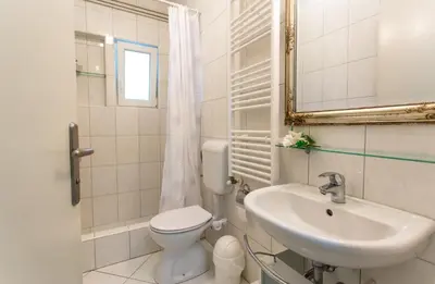 Kupaonica u objektu Dvorina
