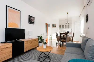 TV i/ili zabavni centar u objektu Big and comfortable apartment Rosmarino Brodarica