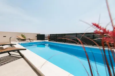 Bazen u objektu Modern,Stylish Exclusive Villa with Pool&Jacuzzi ili u blizini