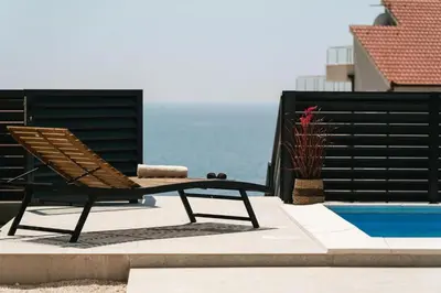 Bazen u objektu Modern,Stylish Exclusive Villa with Pool&Jacuzzi ili u blizini