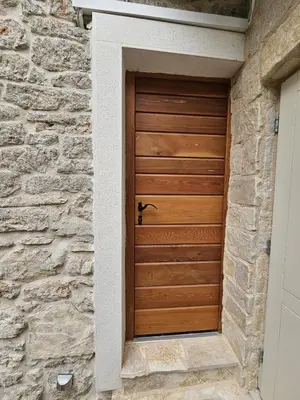 Tlocrt objekta Apartman Logorun stone house 10 m from the sea