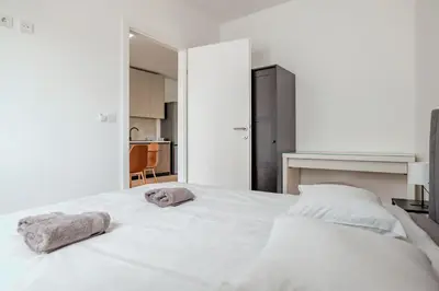 Krevet ili kreveti u jedinici u objektu Apartman Fjaka-spacious two bedroom apartment with parking