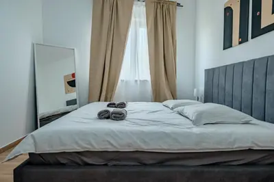 Krevet ili kreveti u jedinici u objektu Apartman Fjaka-spacious two bedroom apartment with parking