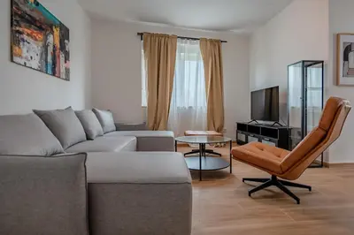 TV i/ili zabavni centar u objektu Apartman Fjaka-spacious two bedroom apartment with parking