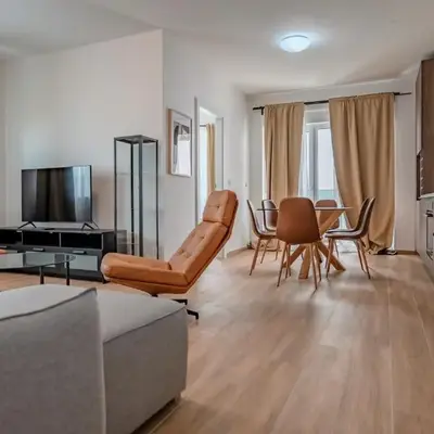Apartman Fjaka-spacious two bedroom apartment with parking