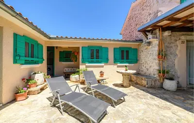 Popločani dio dvorišta ili vanjski dio objekta One-Bedroom Holiday Home Jadrija With A Fireplace 03