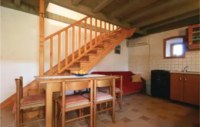 Kuhinja ili čajna kuhinja u objektu One-Bedroom Holiday Home Jadrija With A Fireplace 03