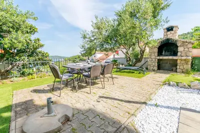 Vrt u objektu Apartment Kiara near the beach