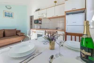 Kuhinja ili čajna kuhinja u objektu Apartments Pleadin