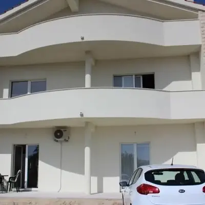 Apartment Maras