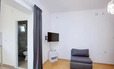 TV i/ili zabavni centar u objektu Apartments Near The Sea in Rogoznica