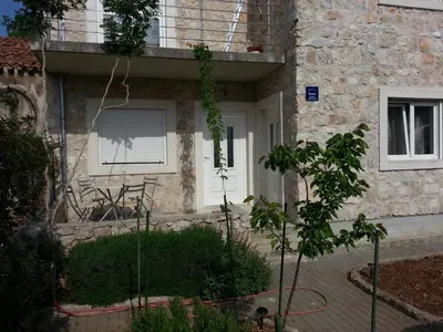 Vrt u objektu New Studio Apartments Trlaja