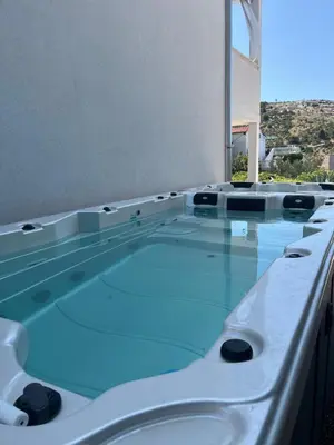 Bazen u objektu Lady A Apartment ili u blizini