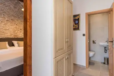 Kupaonica u objektu Luxury Villa Finessa Skradin 1 with heated pool, jacuzzi and sauna