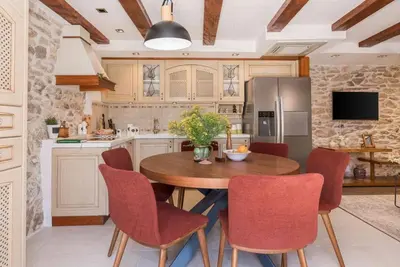 Kuhinja ili čajna kuhinja u objektu Luxury Villa Finessa Skradin 2 with heated pool, jacuzzi and sauna