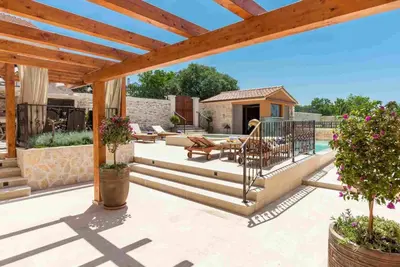 Balkon ili terasa u objektu Luxury Villa Finessa Skradin 2 with heated pool, jacuzzi and sauna