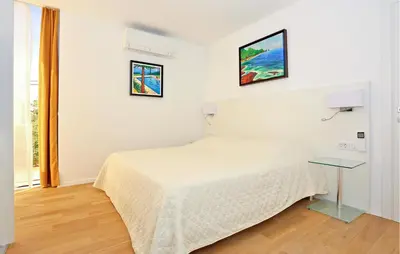 Krevet ili kreveti u jedinici u objektu 2 Bedroom Awesome Apartment In Murter