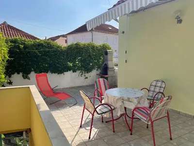 Popločani dio dvorišta ili vanjski dio objekta Apartman Zablace