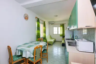 Kuhinja ili čajna kuhinja u objektu Apartments by the sea Sparadici, Sibenik - 23939