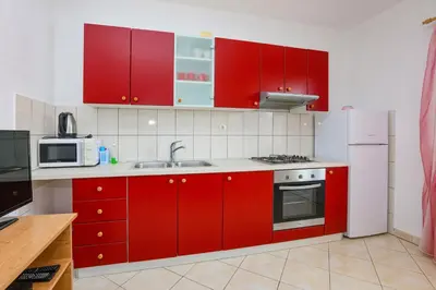 Kuhinja ili čajna kuhinja u objektu Apartments by the sea Sparadici, Sibenik - 23939
