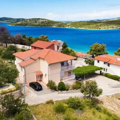 Apartments by the sea Sparadici
