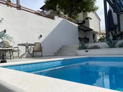 Bazen u objektu Villa Maris ili u blizini