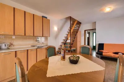 Kuhinja ili čajna kuhinja u objektu Apartments by the sea Grebastica, Sibenik - 23940