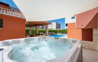 Bazen u objektu Stunning Home In Zaboric With Sauna ili u blizini