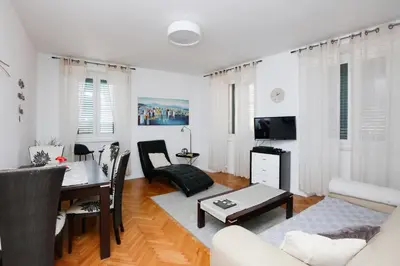 TV i/ili zabavni centar u objektu Apartments by the sea Sibenik - 23784