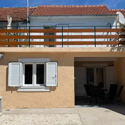 Holiday house with a parking space Bilice