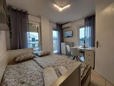 Krevet ili kreveti u jedinici u objektu Studio apartment Mihlin beach Vodice A2