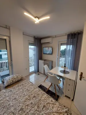 TV i/ili zabavni centar u objektu Studio apartment Mihlin beach Vodice A2