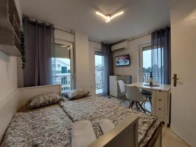 Krevet ili kreveti u jedinici u objektu Studio apartment Mihlin beach Vodice A2