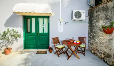 Popločani dio dvorišta ili vanjski dio objekta Rustica Apartments