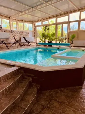 Bazen u objektu Hotel Murter ili u blizini