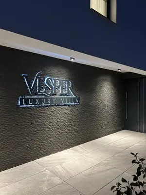 Certifikat, nagrada, logo ili neki drugi dokument izložen u objektu Luxury Villa Vesper- Heated Pool, Hot Tub, Rooftop terrace, Gym