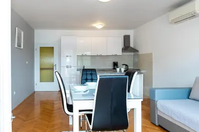 Kuhinja ili čajna kuhinja u objektu Apartments Duilo
