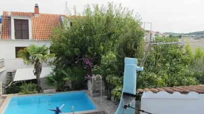 Bazen u objektu Bell Tower apartments ili u blizini