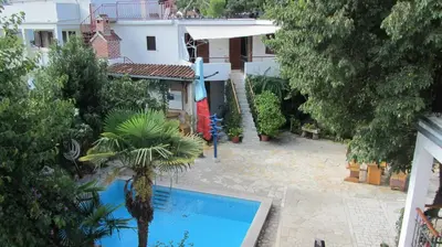 Bazen u objektu Bell Tower apartments ili u blizini