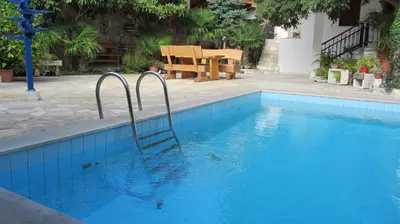 Bazen u objektu Bell Tower apartments ili u blizini