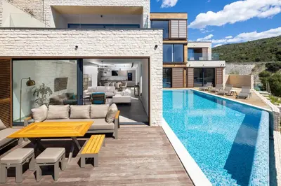 Bazen u objektu Figs and Olives Villas ili u blizini