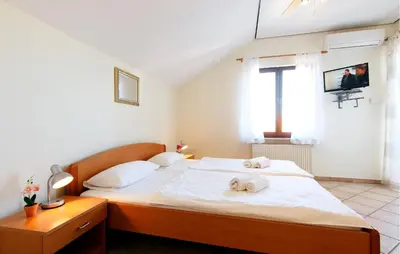 Krevet ili kreveti u jedinici u objektu Cozy Apartment In Jezera With Wifi